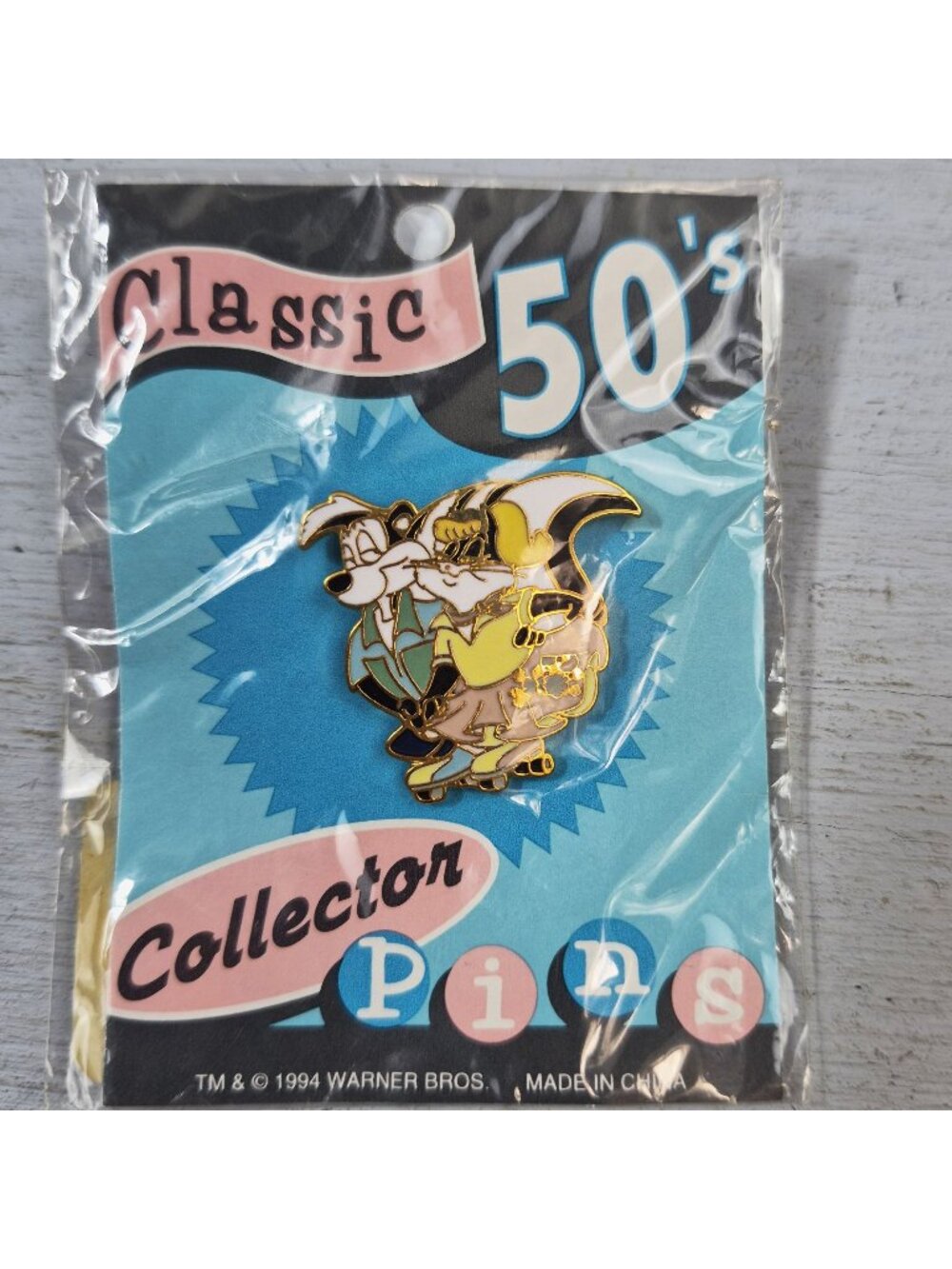 1994 Warner Bros Classic 50s Collector Pin Featuring Pepe Le Pew Penelope Enamel